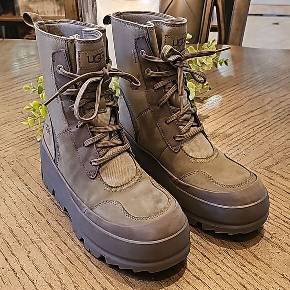 The UGG Lug sneakers boots size 7 NWOT moss green - Picture 11 of 11